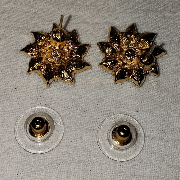 Beautiful Vintage Monet Emerald Green and White Rhinestones pierced Earrings - Picture 3 of 5